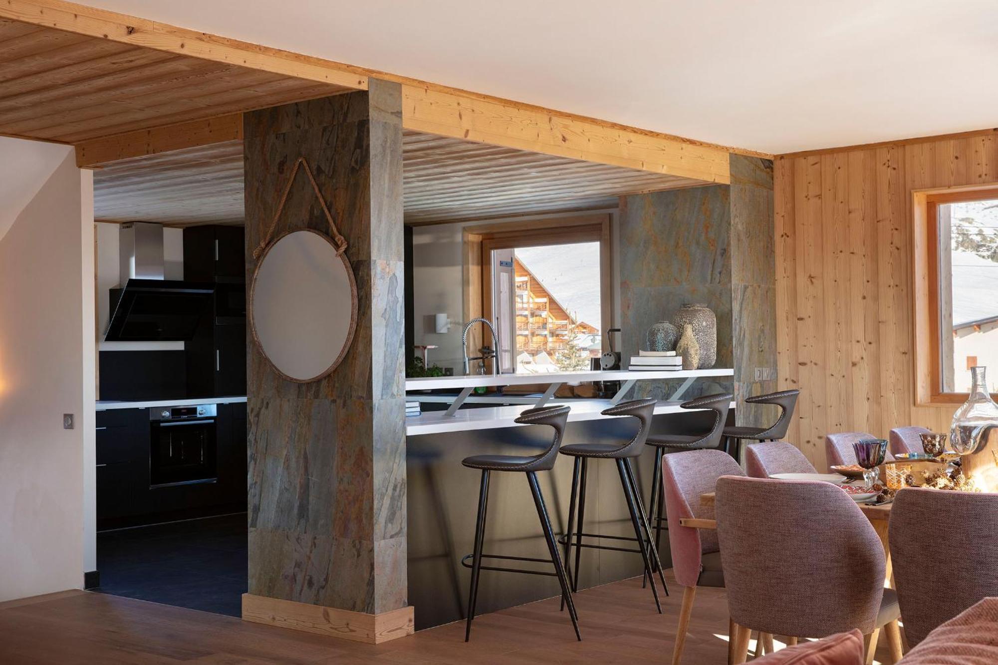 Grandes Rousses Hotel & Spa Alpe d'Huez Екстериор снимка A kitchen in a chalet