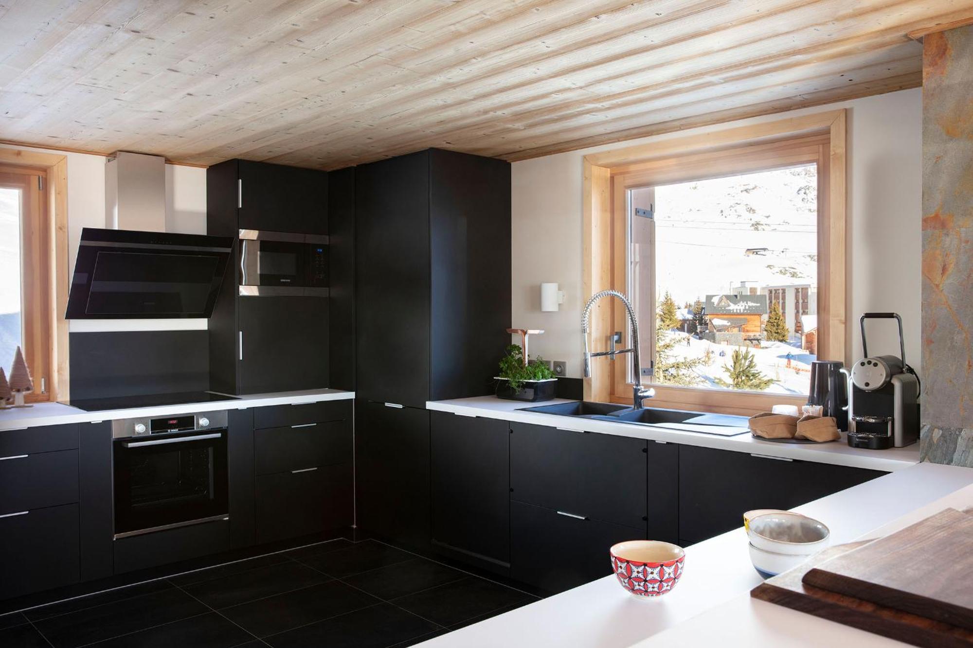 Grandes Rousses Hotel & Spa Alpe d'Huez Екстериор снимка A modern kitchen